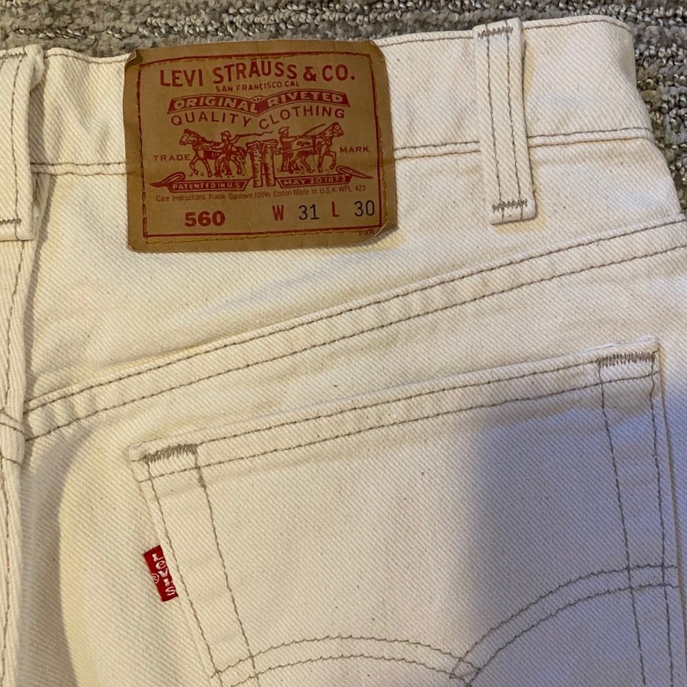 White Levi’s 560 Straight Leg